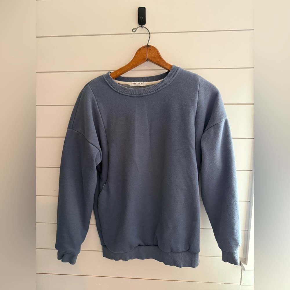NWOT Smallshow Maternity Crewneck Size Large with fleece lining
